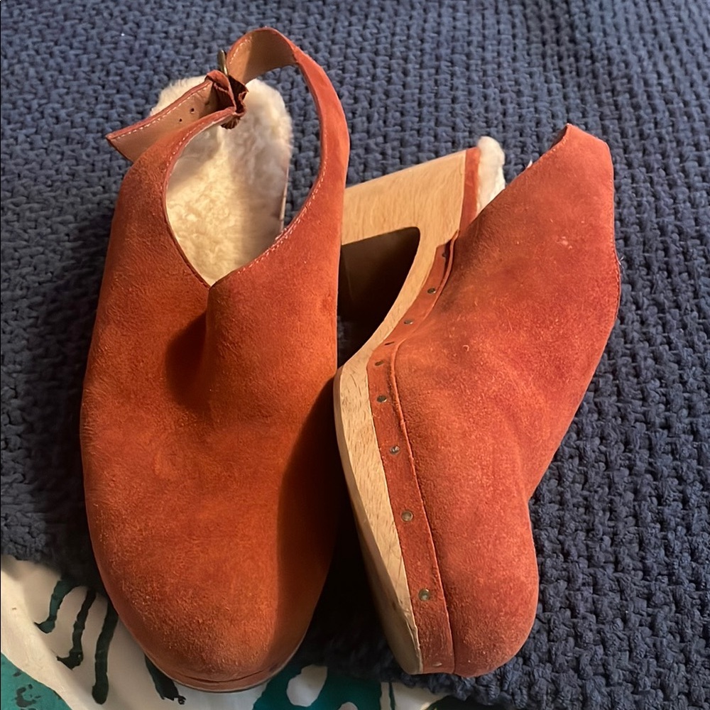 Women's Suede Clogs - Rust